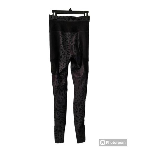LULULEMON JUST BREATHE PANT/TIGHT IN ANIMAL SWIRL BLACK SZ 2 EXCELLENT CLEAN! - Picture 2 of 5